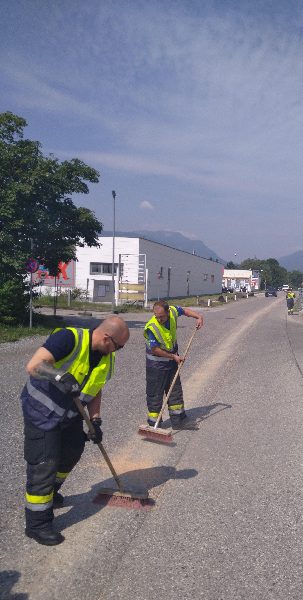 Auto fährt in Auslagenscheibe (Bild 3)